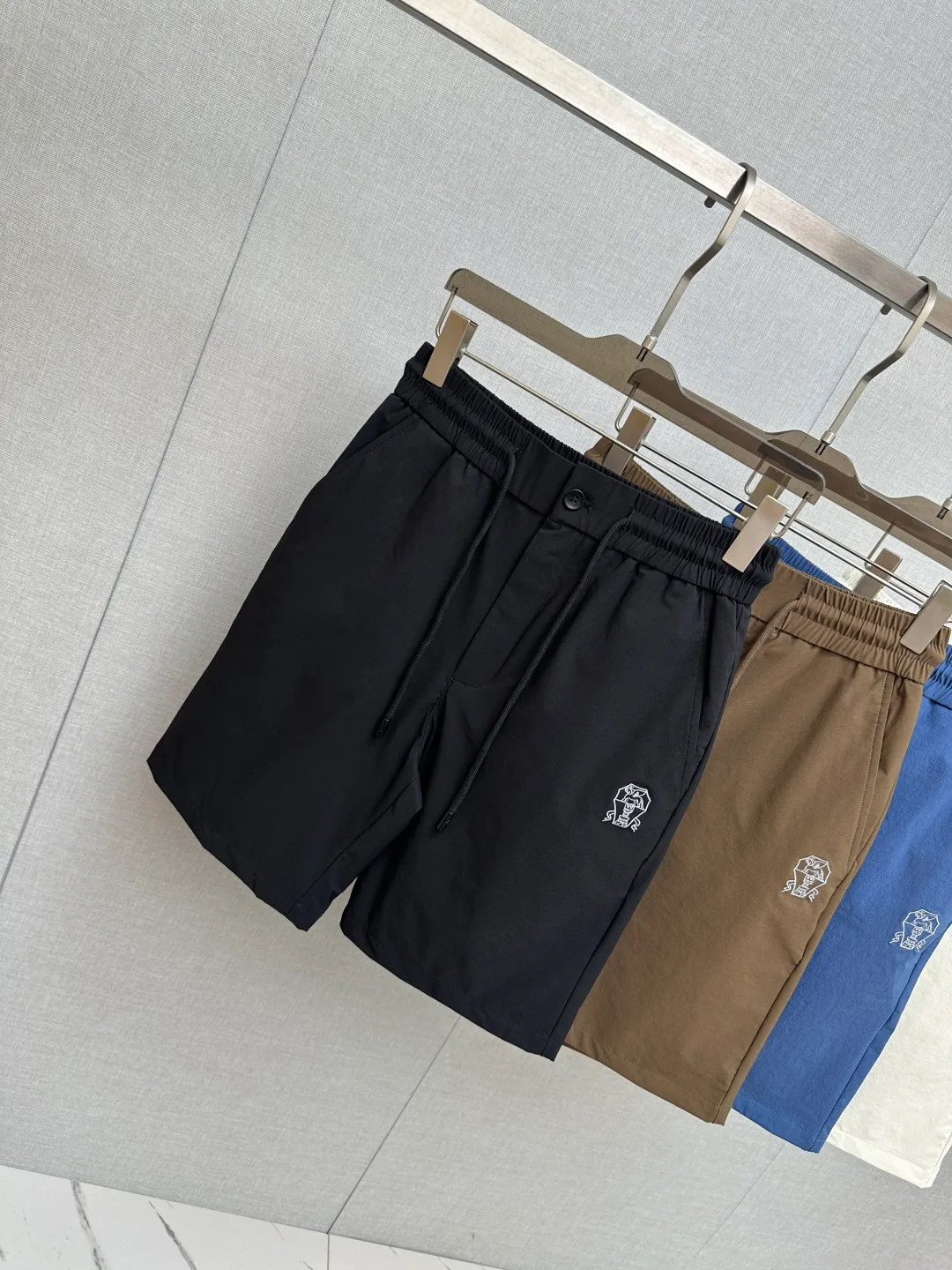 BC 2026 new summer products! Fashionable original men's Versatile shorts🩳Made of customized comfortable fabrics that feel great against the skin🍃Luxury Classic brand original logo design, complete with three standards! Taste and value are shared. It is very comfortable to wear. It is low-key yet luxurious. It is very classy when worn. Needless to say the style and cut of the pants. The upper body is exquisite and vivid. Really first-class top quality materials. Really top-level casual shorts. The upper body is absolutely stylish. Extremely luxurious. Full of personality, grand and Versatile, a must-have for going out on the street! Size:M-3XL